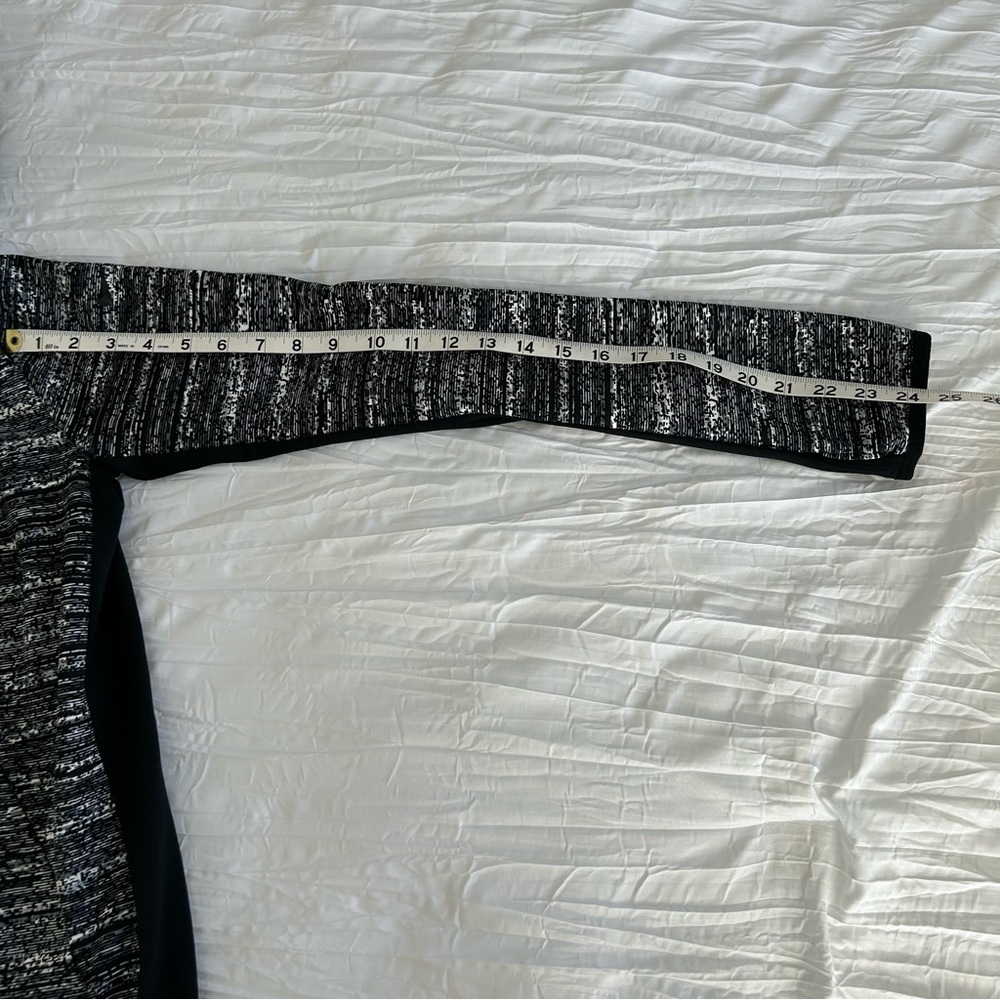 NIKE Women’s Full Zip Hoodie THERMA FIT Black/Gray/White Brushed Fleece Thumb M - Picture 15 of 15
